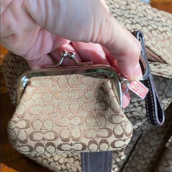 Coach purse - Picture 5 of 8